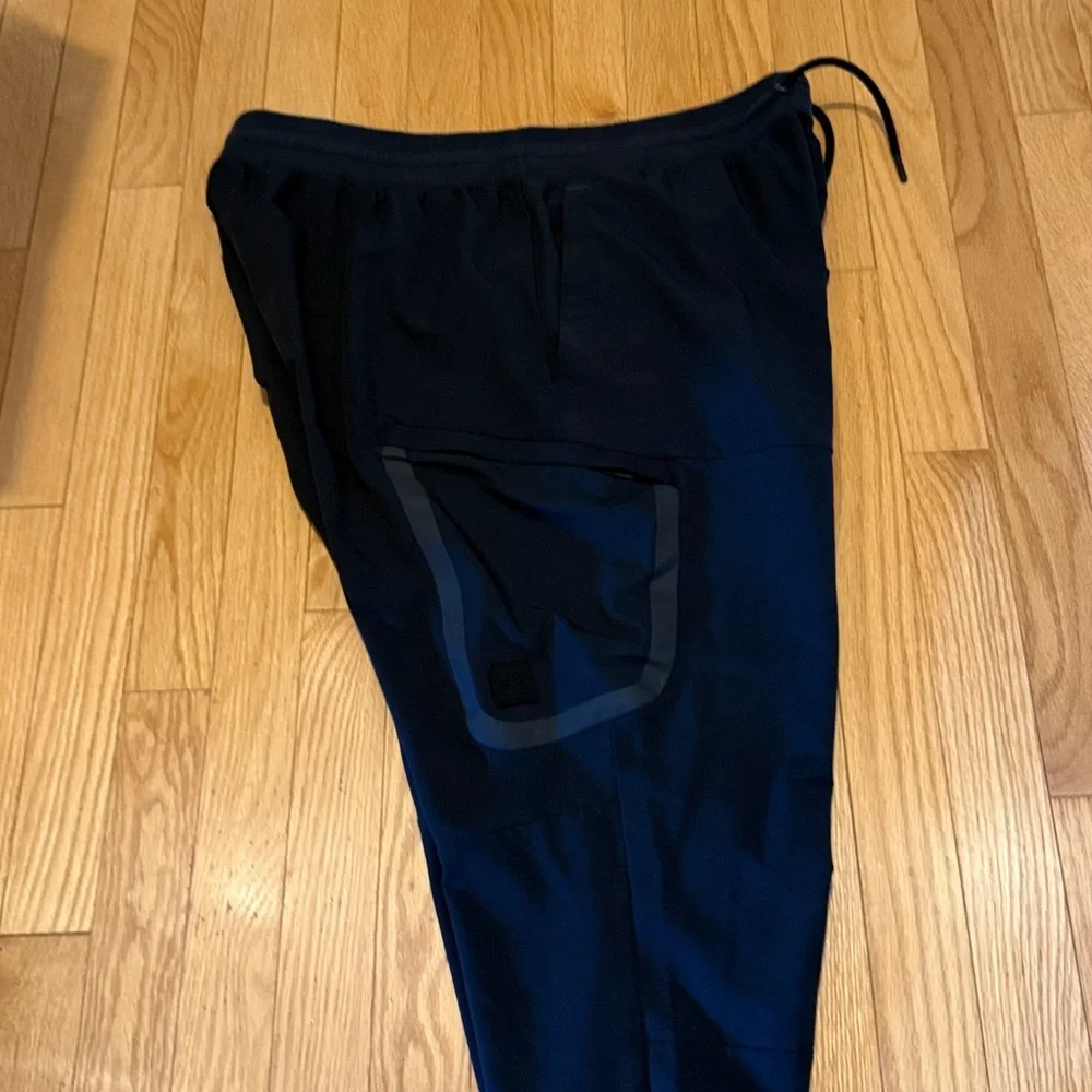 Under Armour fitted heat gear pants size XL only - Picture 6 of 9